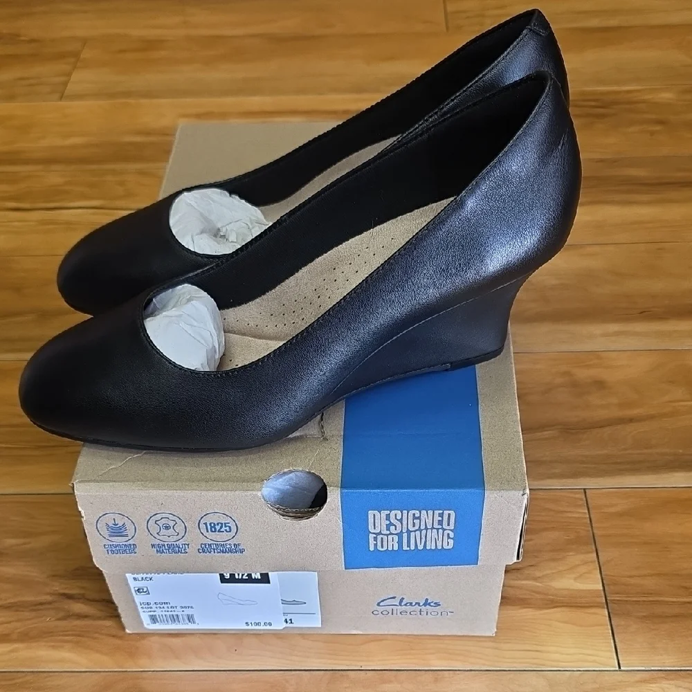 Clarks Size 9.5 Olivette Pearl Slip On Wedge Comfort Pump Leather Black NEW